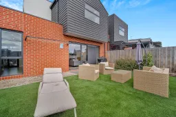 8/3 Furci Court, South Morang