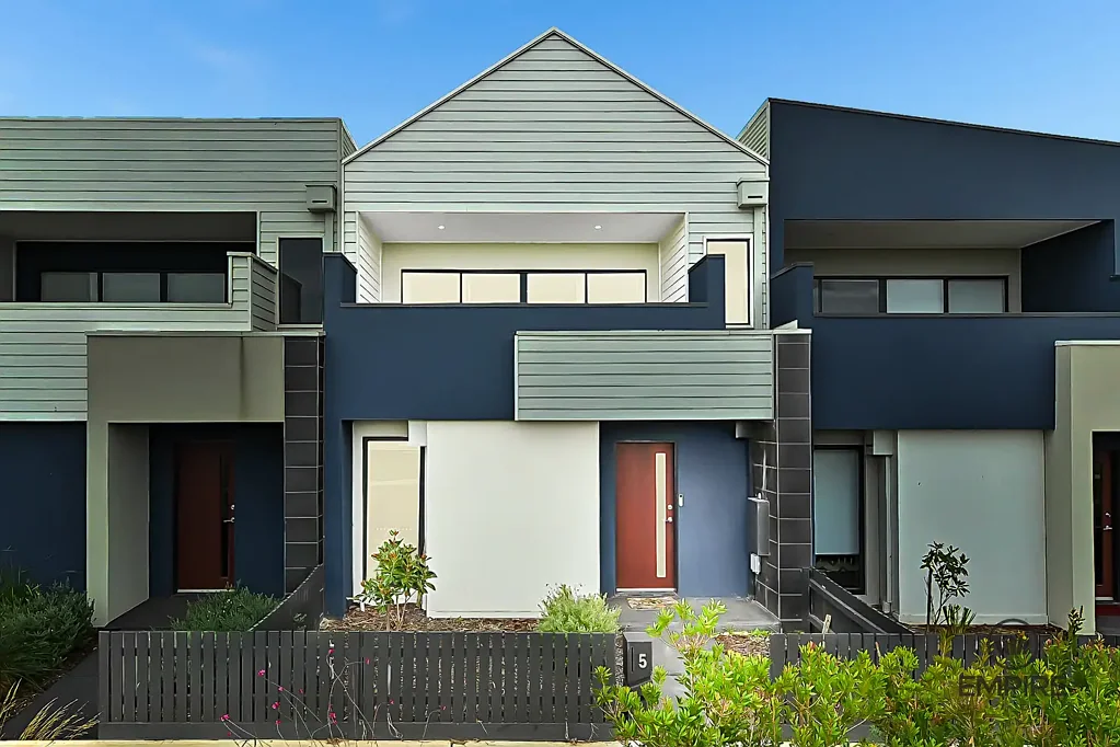 5 Guell La, Clyde North, VIC 3978