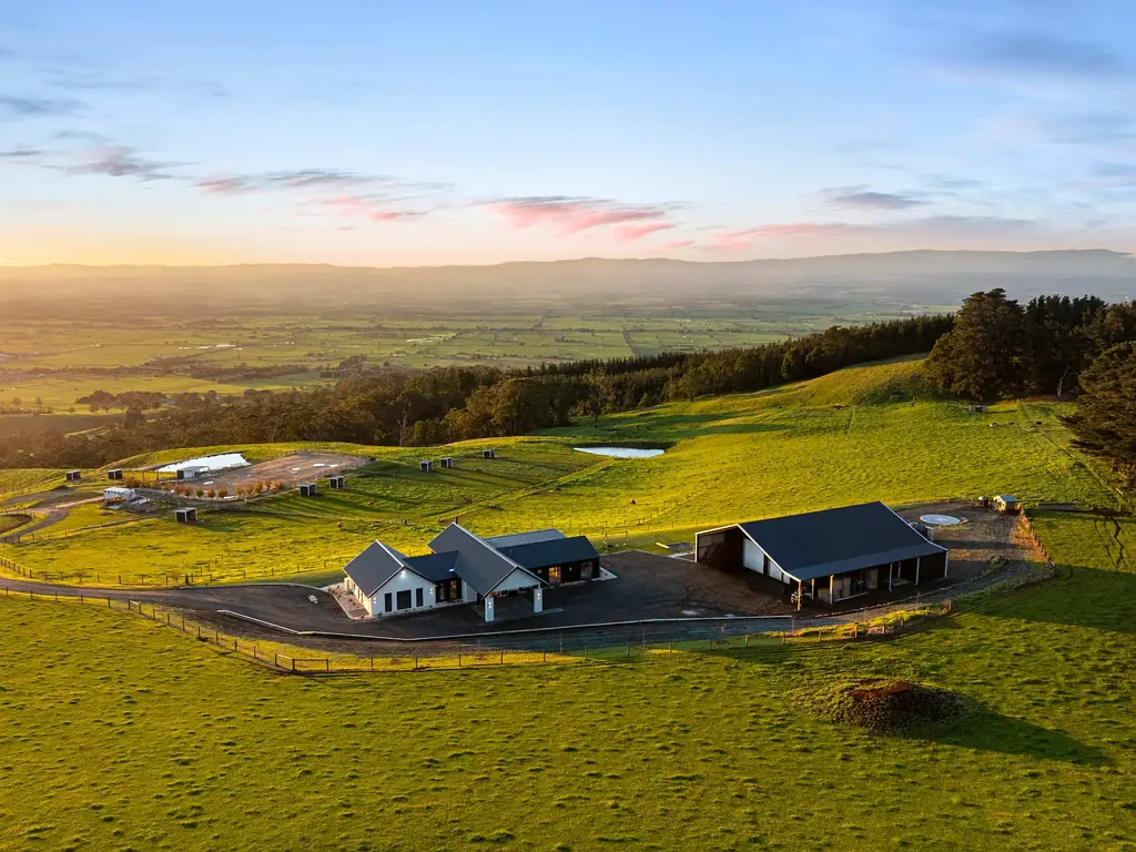 Trafalgar South The Ultimate Equestrian Retreat,140 plus Acres Comprising a Brand New Roseleigh-Built Home, Complete off-Grid Independence & Unrivalled Valley Views