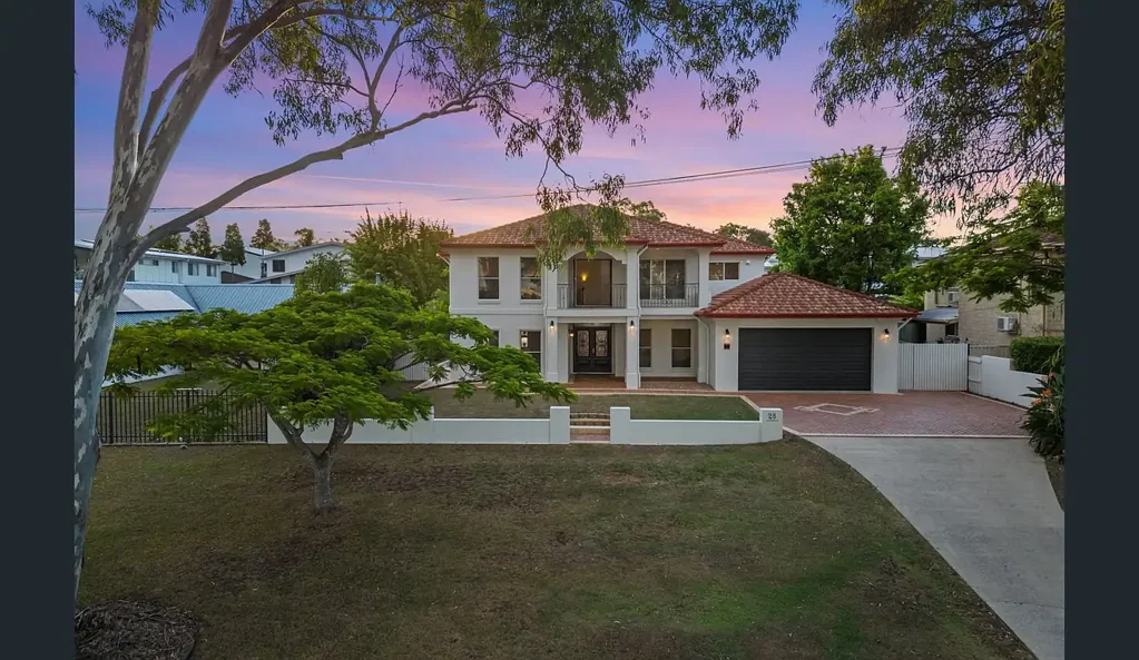 Superb family home with bay island views - Pool maintenance included