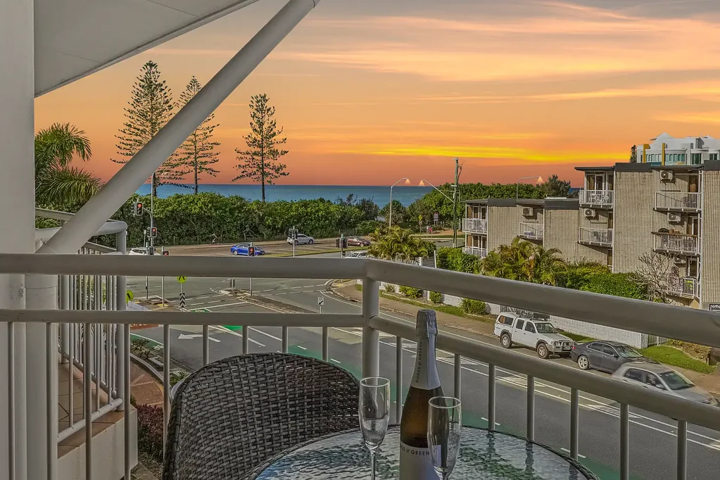 Alexandra Headland OPEN WEDNESDAY 1.00 -1.45 PM - TOP FLOOR WITH OCEAN VIEWS