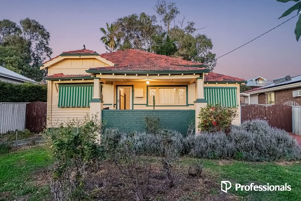 Beaconsfield 2 Bedroom GOLDEN OPPORTUNITY AWAITS!