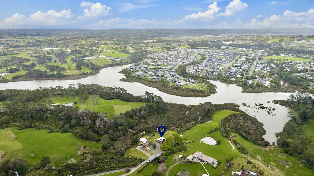 Riverhead Home and Minor Dwelling with Coastal Connection