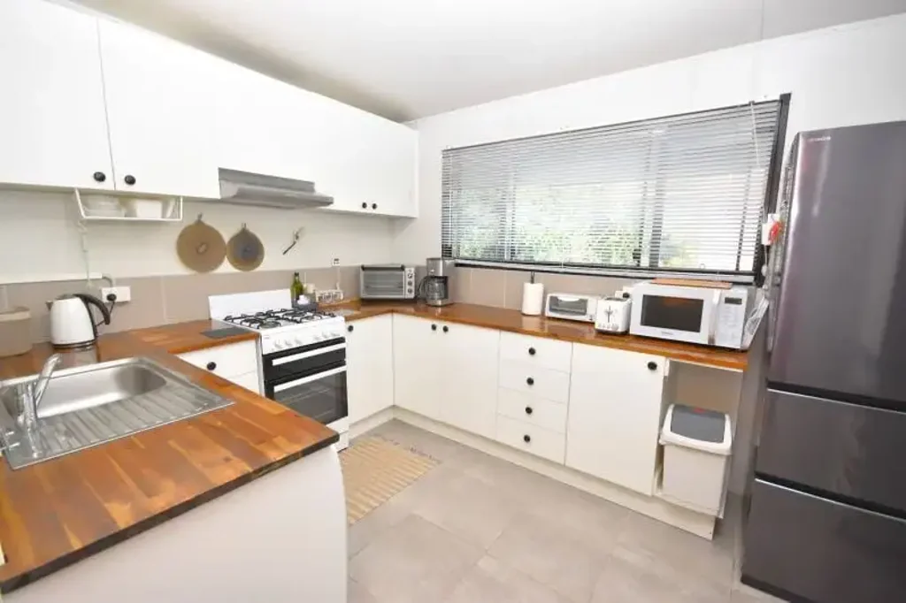 Dicky Beach 2 Slaapkamer STROLL TO THE SURF CLUB & BEACH FOR A COOL SWIM MODERN RESIDENCE AT DICKY BEACH, CALOUNDRA