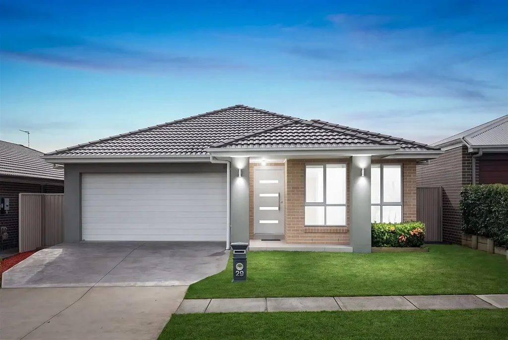 Spring Farm 4침실 Contemporary Family Living with Premium Finishes