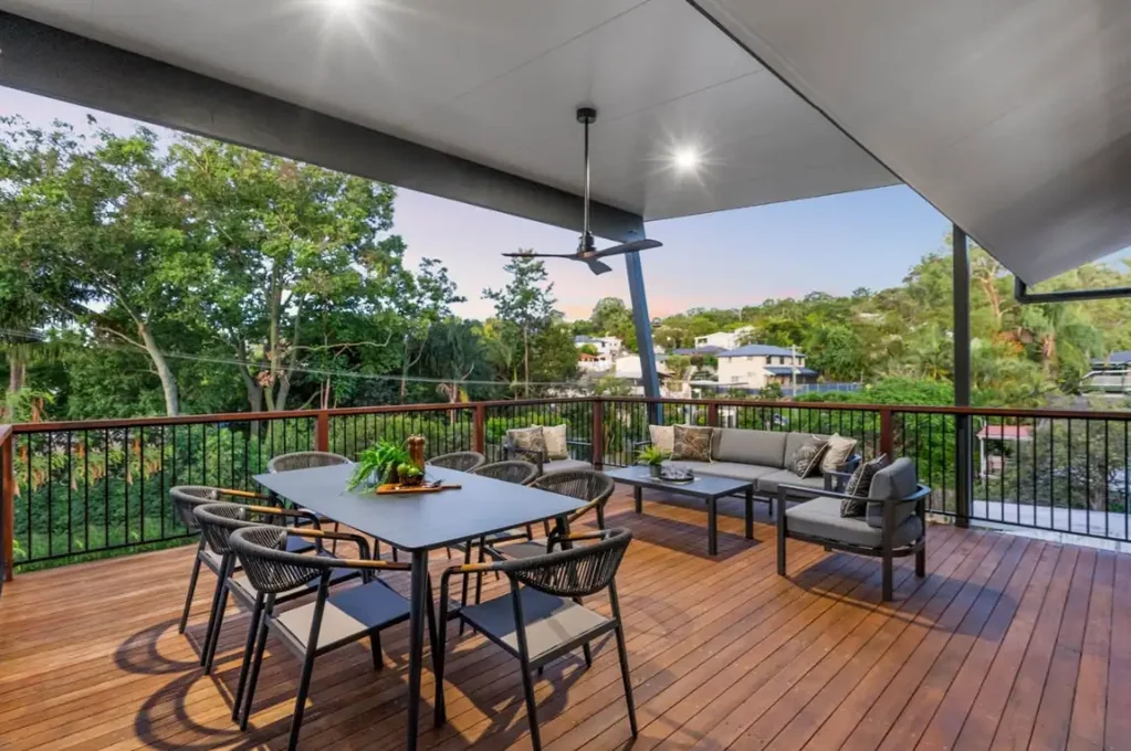 Beautiful Loft Apartment with large private deck in building of 5