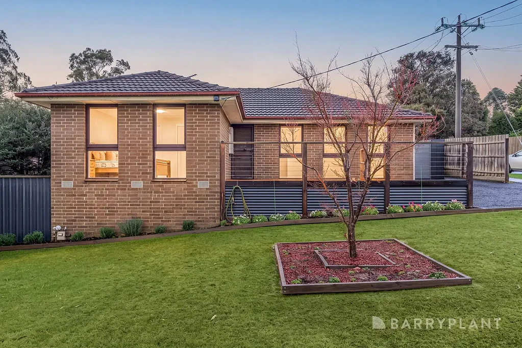 Wandin North 3房 占地859平方米的舒适娱乐之家。 Comfortable entertainer on 859sqm.