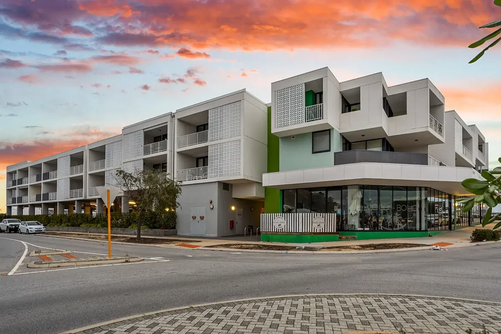 Spearwood 1chambre Coastal convenience, cafe downstairs & balcony sunsets