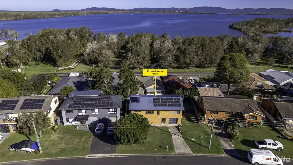 Forster 4房  Fully Renovated Family Home overlooking Pipers Bay