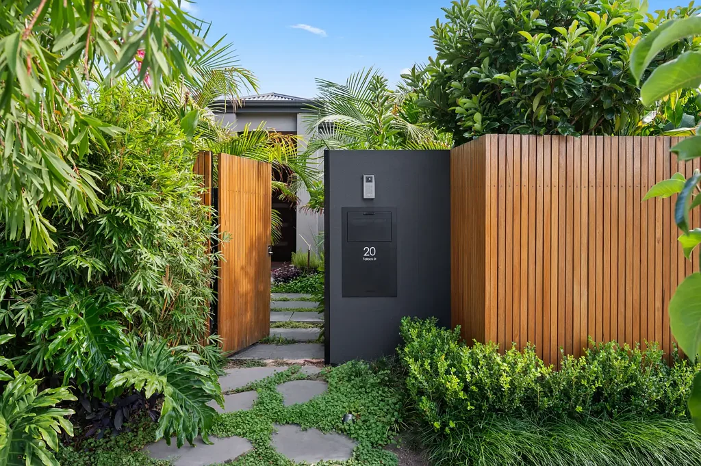 Tropical Paradise Living | Stunning Outdoor Entertaining | Gardener Included