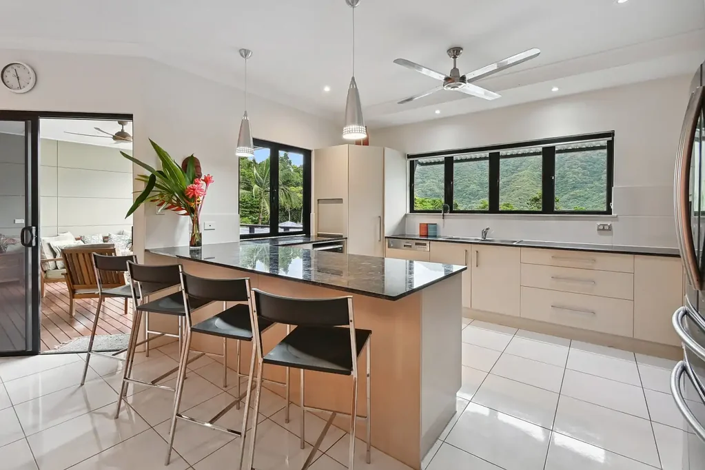Redlynch 4Kwarto Elevated in Redlynch!