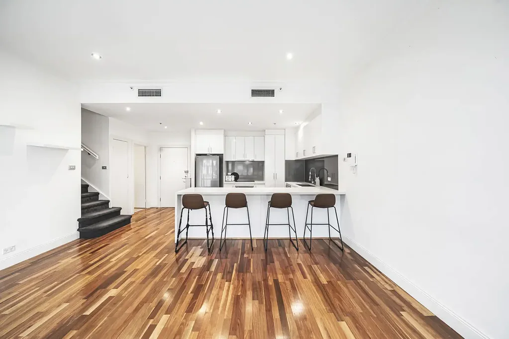 RENOVATED SUB-PENTHOUSE | SOPHISTICATED CITY LIVING AT EMPIRE APARTMENTS