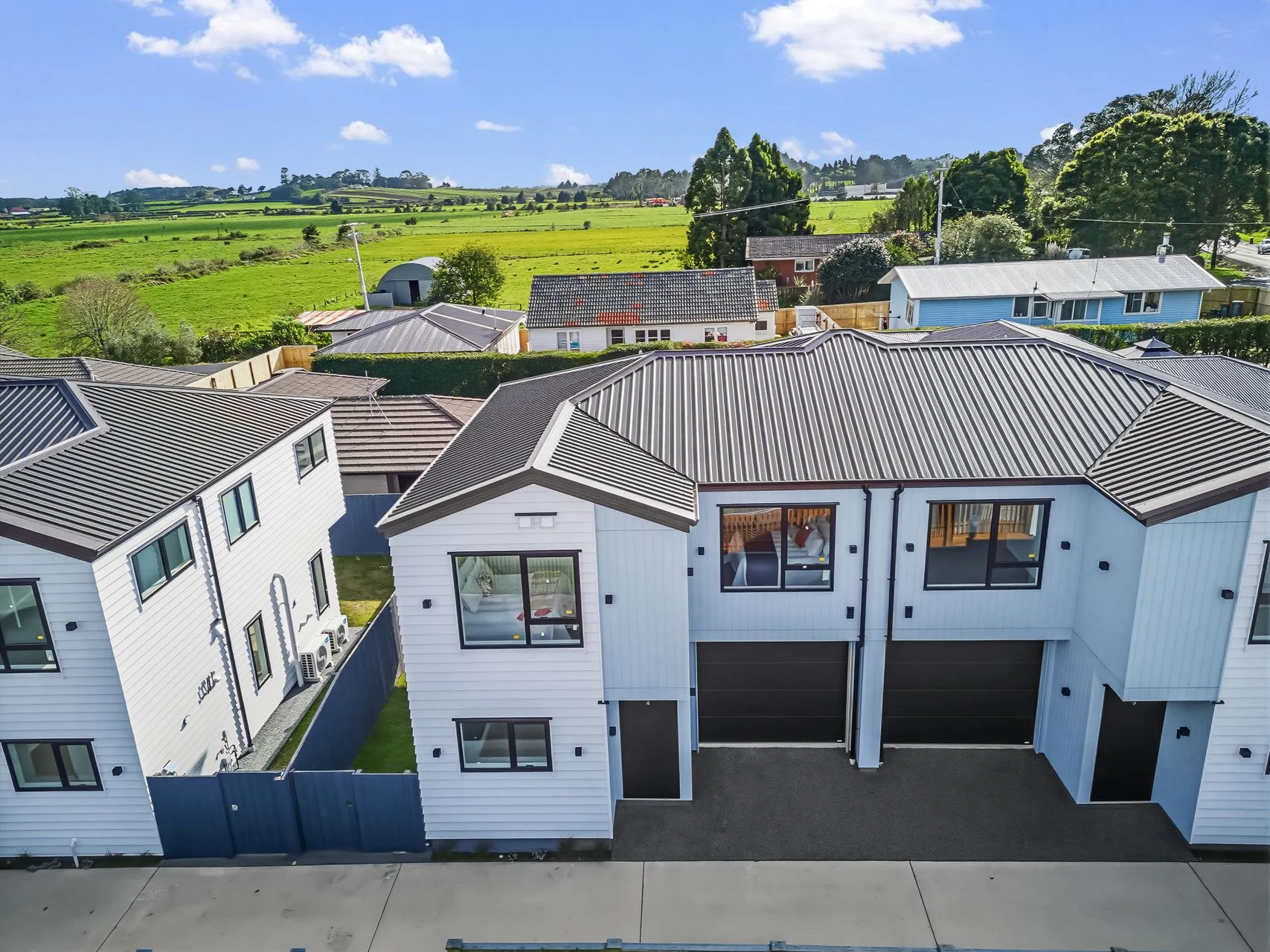 Pukekohe 3ห้องนอน Contemporary Elegance: Stunning & Modern Home