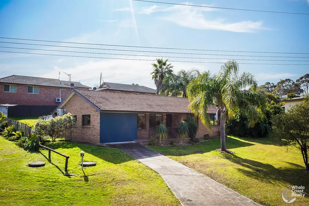 Narooma 4房  Solid Brick Home on 1,306m² — Development Potential