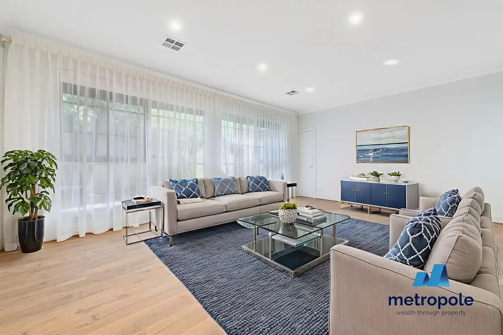 SPACIOUS MODERN  3 BEDROOM HOME