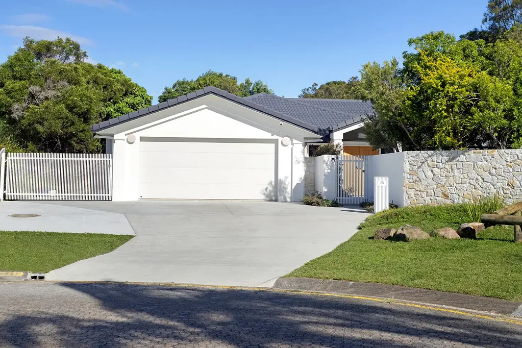 Mermaid Waters 4房  Bring the Caravan and Boat ! Best Value Fully Renovated Home in Mermaid Waters