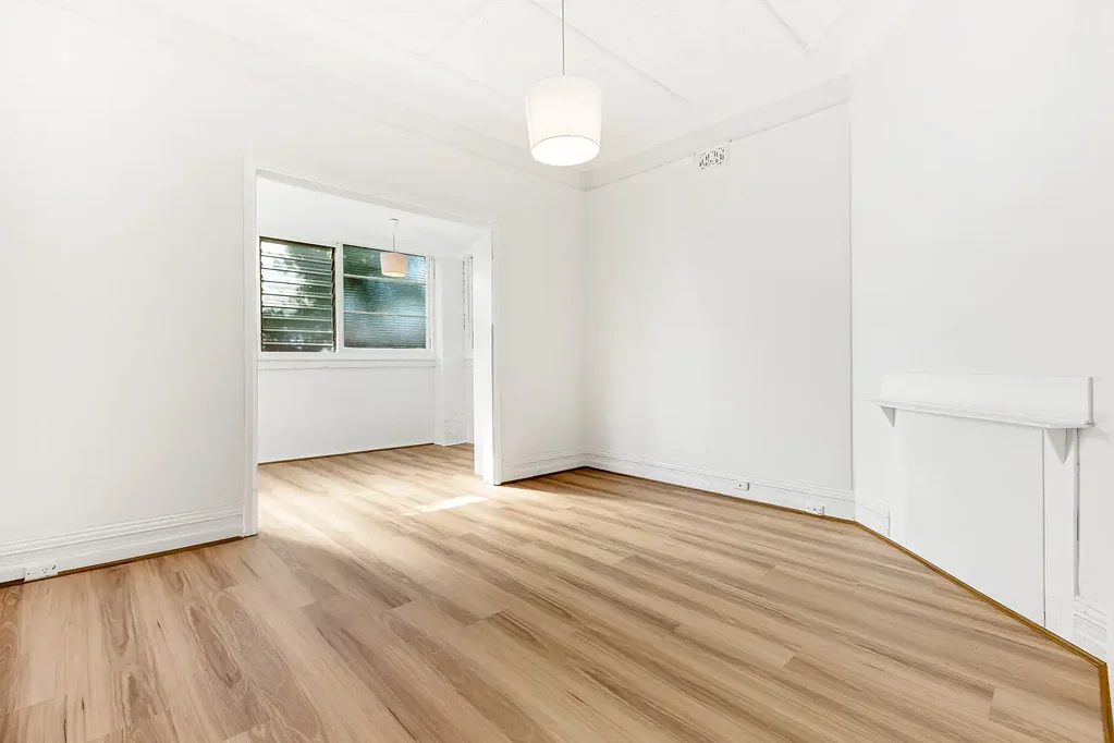 Beautifully Renovated Apartment in a Quiet Complex