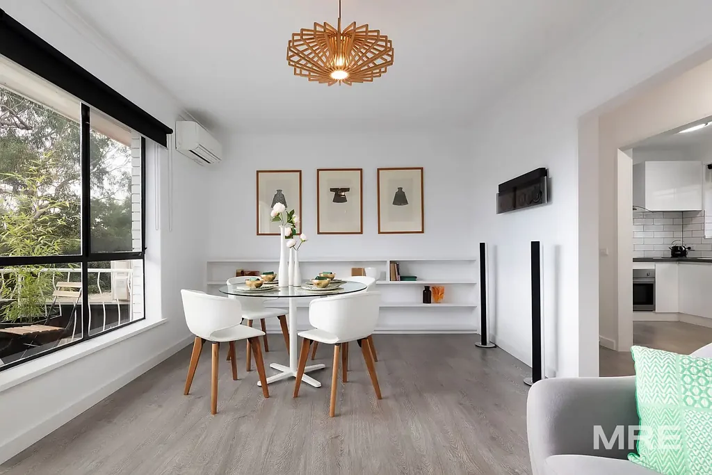 Spacious sun-drenched apartment in Kew