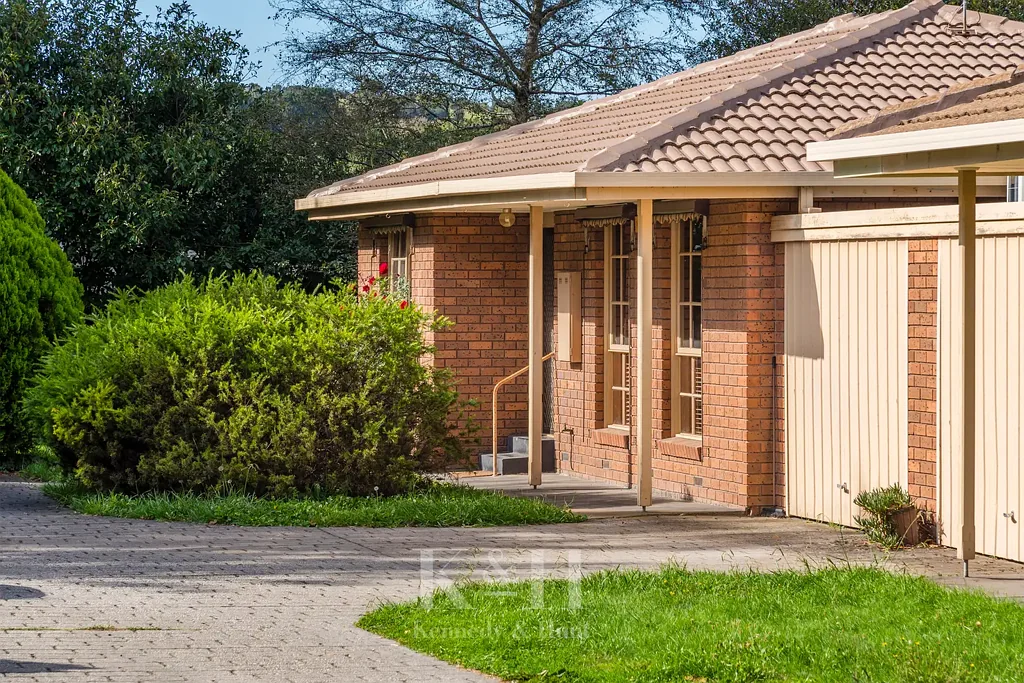 2/18 Fisher Street, Gisborne, VIC 3437