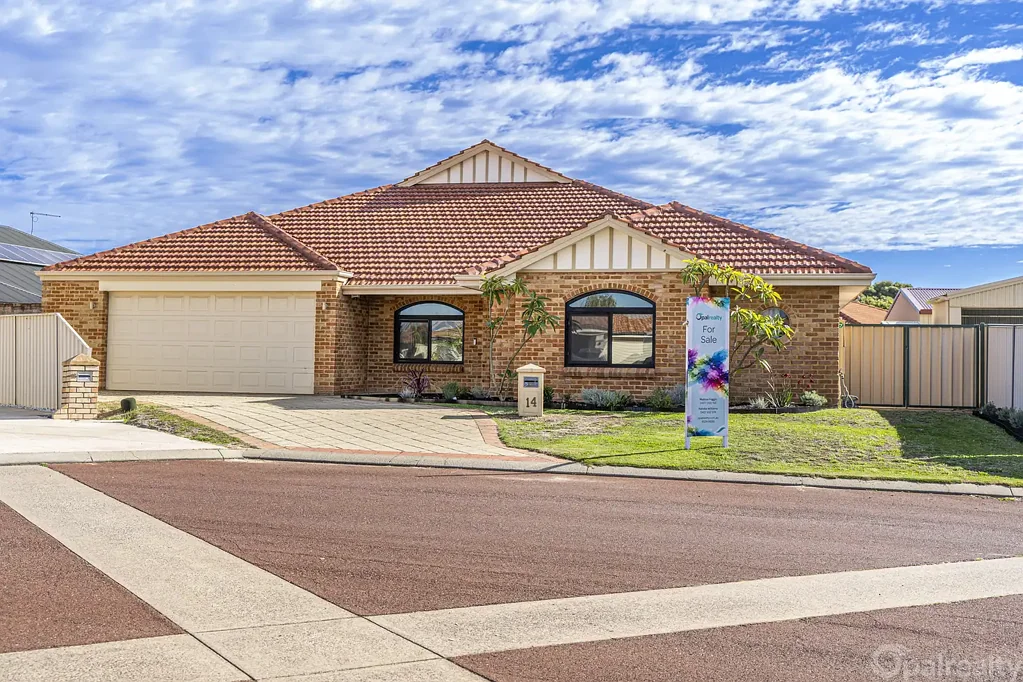 Secret Harbour 4 Bedroom Expansive Coastal Family Living