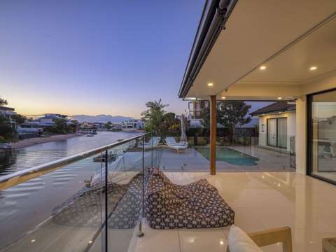 Broadbeach Waters 4 Bedroom Entertain, unwind, and embrace the waterfront lifestyle you’ve been waiting for.
