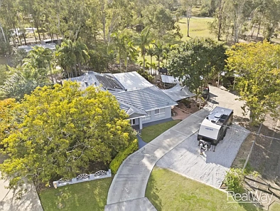 Walloon 5Moenga ULTIMATE FAMILY ENTERTAINER ON 2714M2