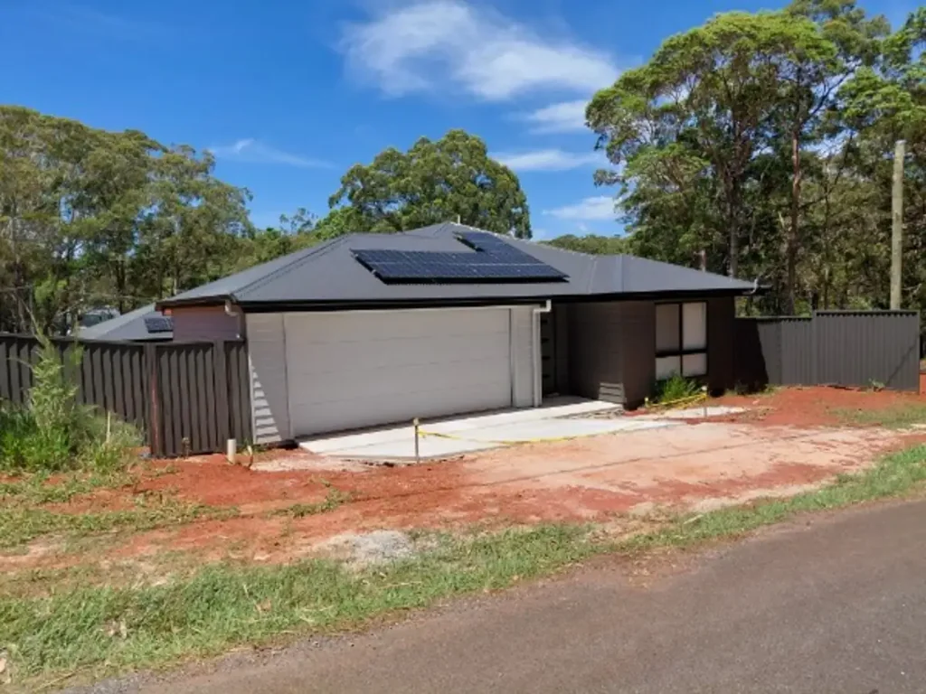 Russell Island 3房 Russell Island宁静居所 三卧现代设计 太阳能节能 双车库便利 拐角地块隐私 社区氛围友好 自然步道环绕 基础设施完善 ISLAND LIVING - NEW BUILD ALMOST COMPLETE - INVESTMENT OPPORTUNITY - FIRST HOME OWNERS