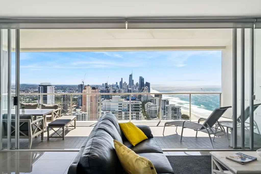 Broadbeach 2房  AUCTION AIR ON BROADBEACH SELLING