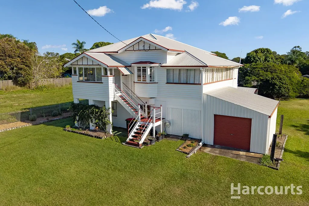 Howard 4બેડરૂમ Grand Family Home with Dual Living Potential on 1,012m² - Adjoining Block Also Available (sold separately)