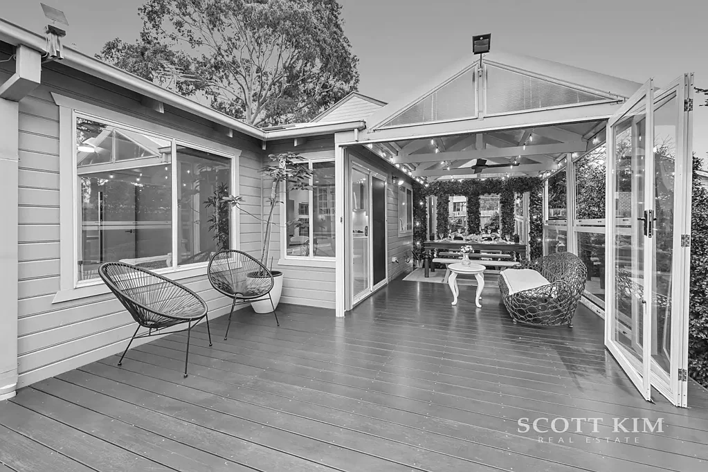 Bayswater North 2Zimmer Private, Low-Maintenance Living with Bonus Sunroom