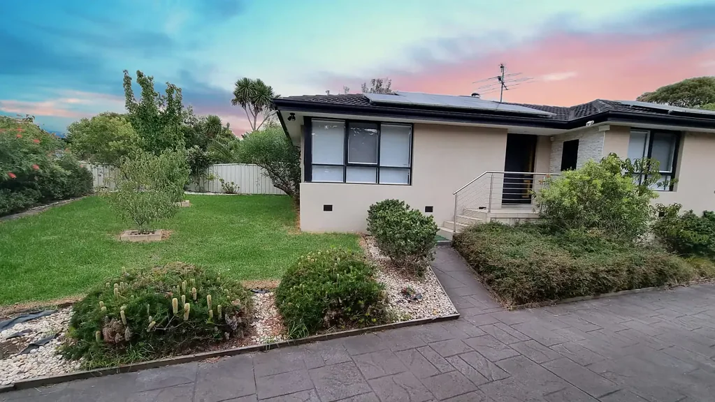 -UNDER APPLICATION-
3 BEDROOM FAMILY UNIT CLOSE TO ALL AMENETIES IN  HALLAM!