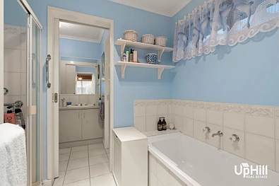 2 THE RIDGE, HAMPTON PARK VIC 3976, 3房, 1浴, House
