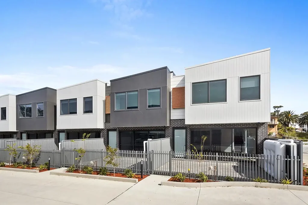 BRAND NEW LUXURY TOWN HOMES