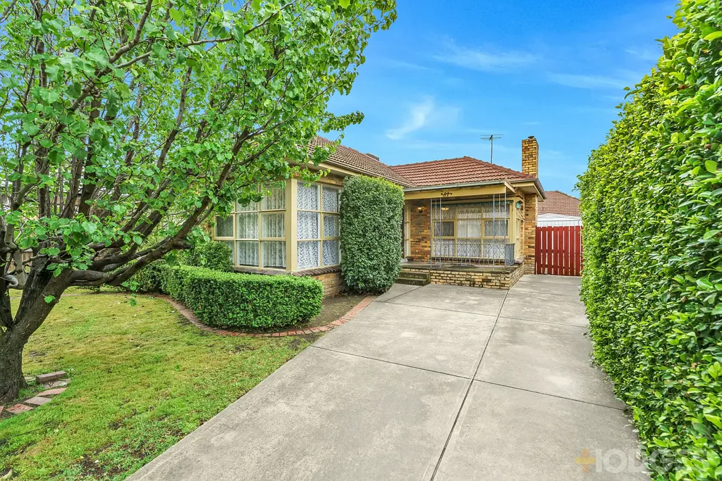 Bentleigh East 3침실 WELL LOCATED, CLASSIC FAMILY HOME
