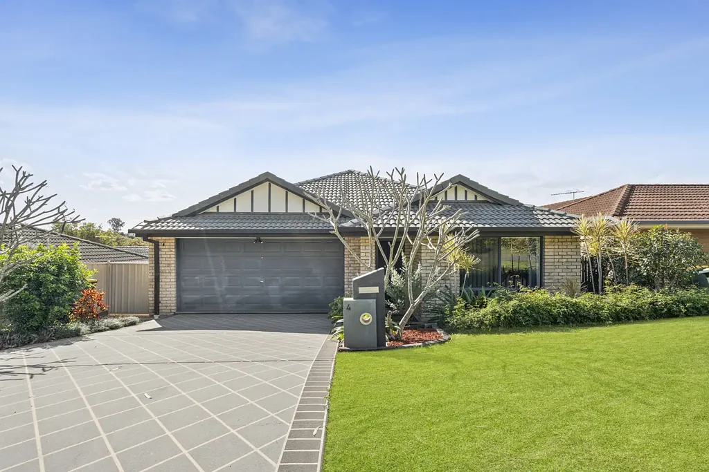 Acacia Ridge 4房 宽敞高架家庭生活，空间充裕 Spacious Elevated Family Living with Room for Everyone