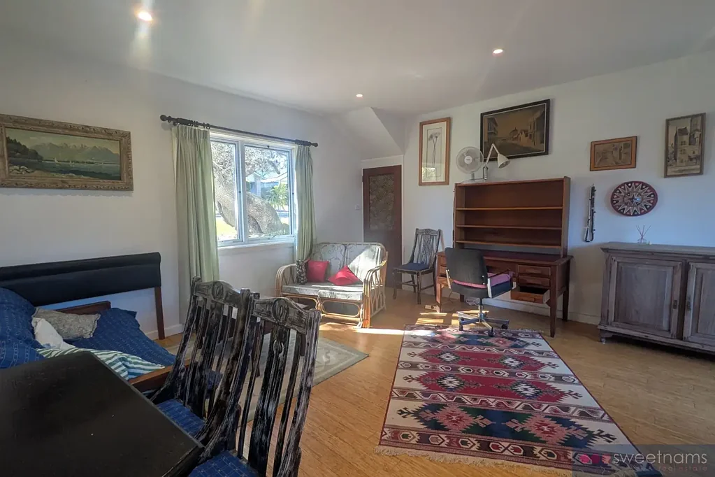 Fully Furnished, Sunlit Granny Flat in a Peaceful North Balgowlah Setting