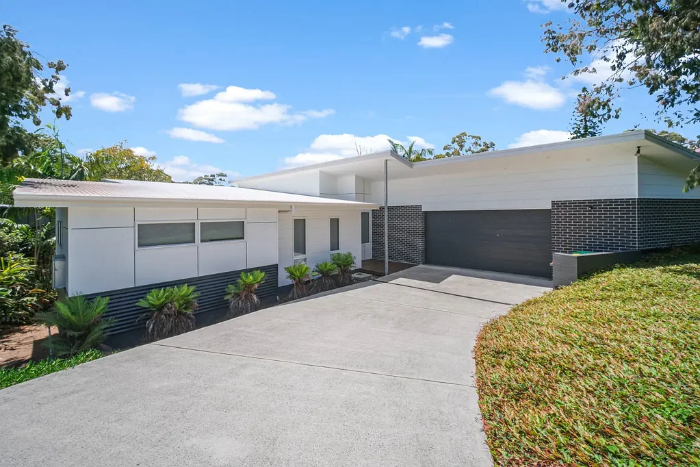 Smiths Lake 4房  Modern solar passive design with oversized garage