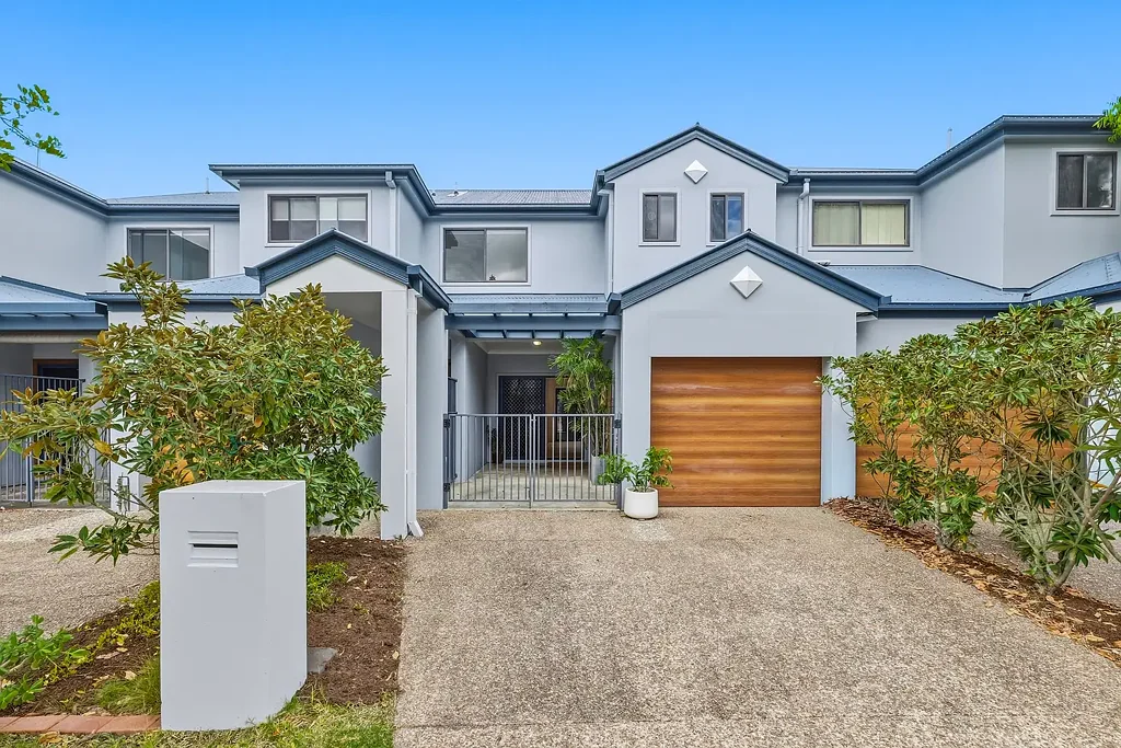 Varsity Lakes 3ਬੈੱਡਰੂਮ Effortless living in a sought after location.