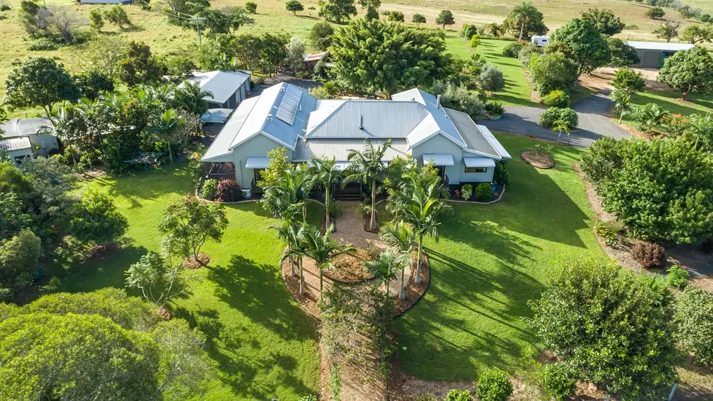 North Isis 5房  60 Acre Country Oasis In Childers: Premium Lifestyle or Tourism Investment Opportunity