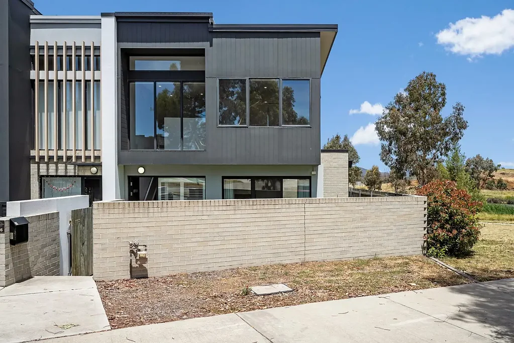 Throsby 3ห้องนอน Chic, Low-Maintenance Living in a Perfect Position