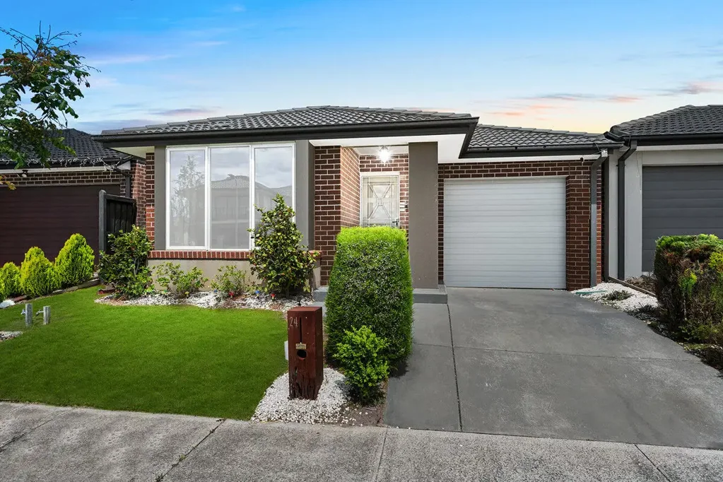 24 Colonnade Street, Clyde North, VIC 3978