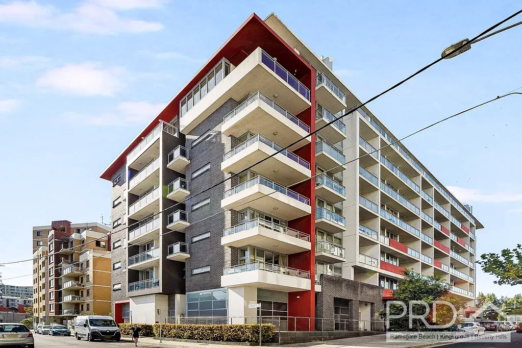 Strathfield 2બેડરૂમ MODERN NORTH-FACING TWO-BEDROOM APARTMENT IN THE HEART OF STRATHFIELD - TOTAL SIZE 121SQM APPROX.