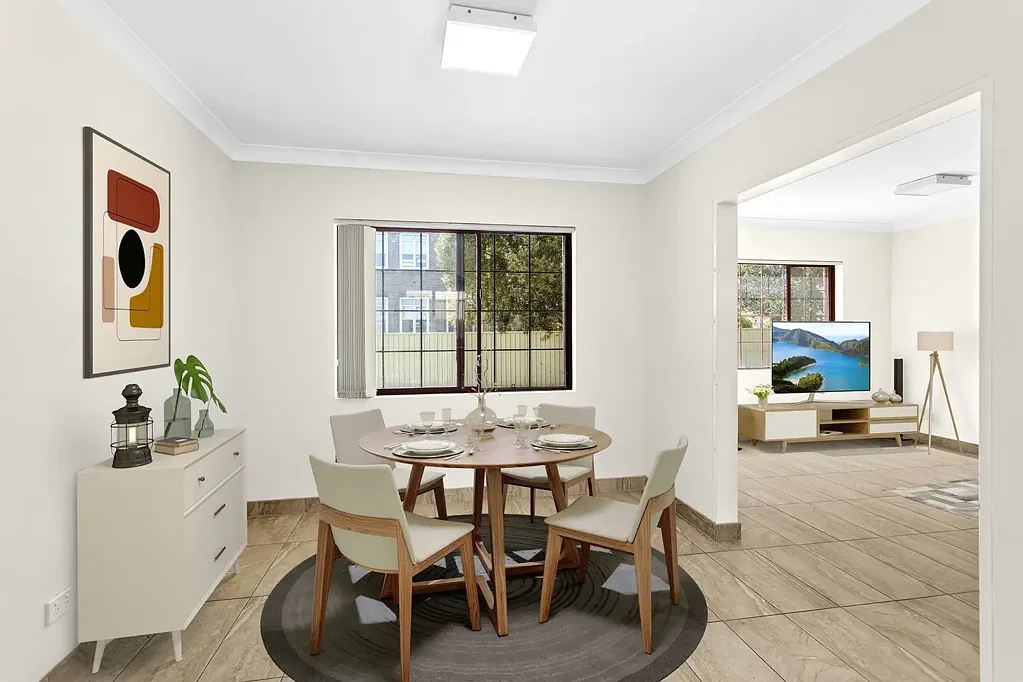 Huge 4-Bedroom Townhouse in Prime Location