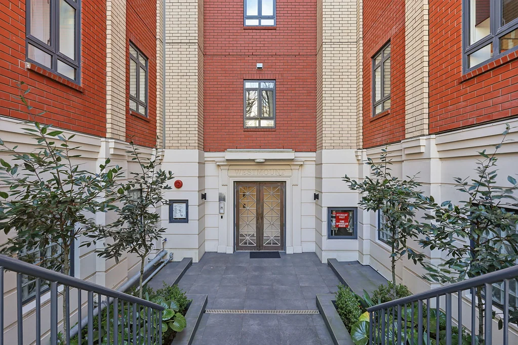 Auckland Central 2Zimmer Spacious with its own Garage -Premium CBD living!!