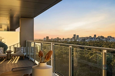 Eastwood 3Moenga Sweeping CBD Views with Rare Three-Car Accommodation.