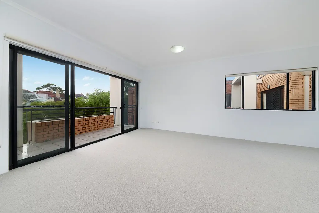 HUGE 2 BED 2 BATH APARTMENT WITH BALCONY