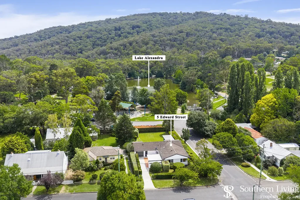 Mittagong 3房  Rare Lakeside Home for sale in the heart of Mittagong