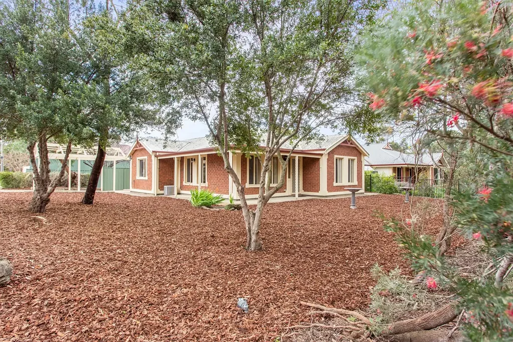 Strathalbyn 3कमरा Spread out, slow down; Strathalbyn living with the river on side…