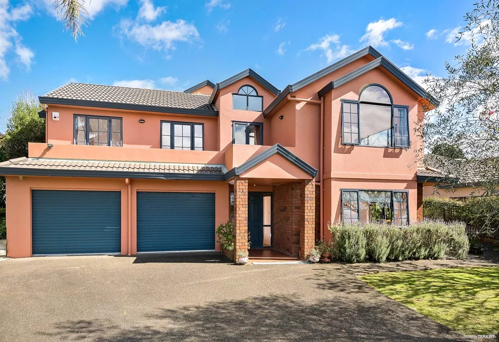 Well presents 3 bedroom and 2.5 bathroom house in Albany.