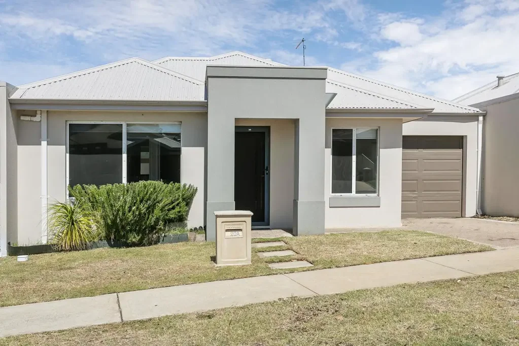 MODERN VILLA IN PRIME LOCATION!